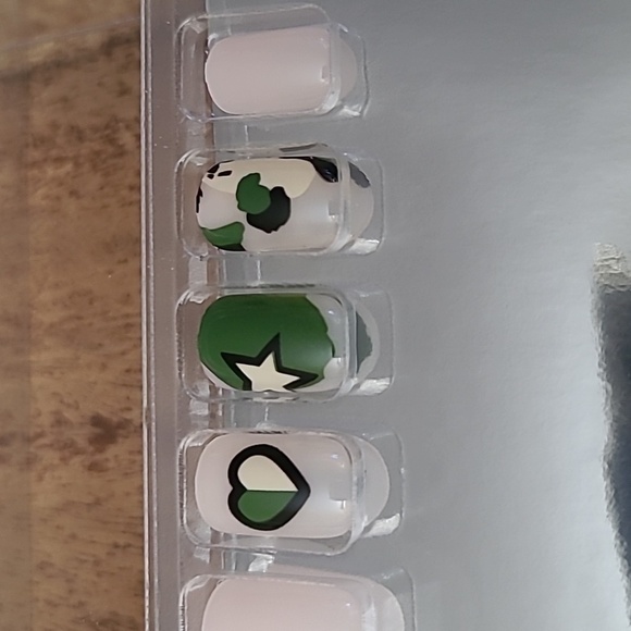 2/$16 Camouflage Press On Nails - Picture 9 of 9